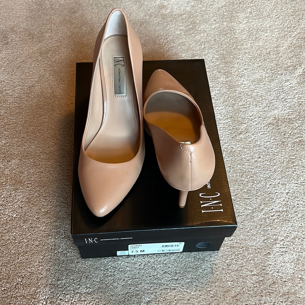 INC International Concepts beige pumps with original box